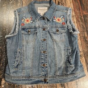 American Rag Embroidered Floral Denim Vest XL, Junior Sizing